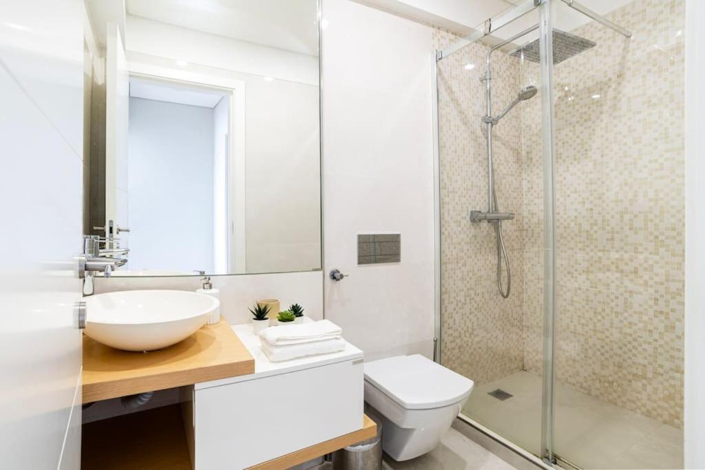 New - Luxury & Bright Apartment 리스본 외부 사진