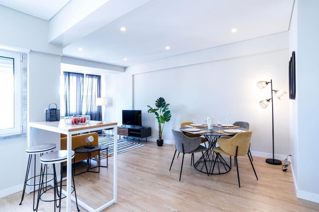 New - Luxury & Bright Apartment 리스본 외부 사진