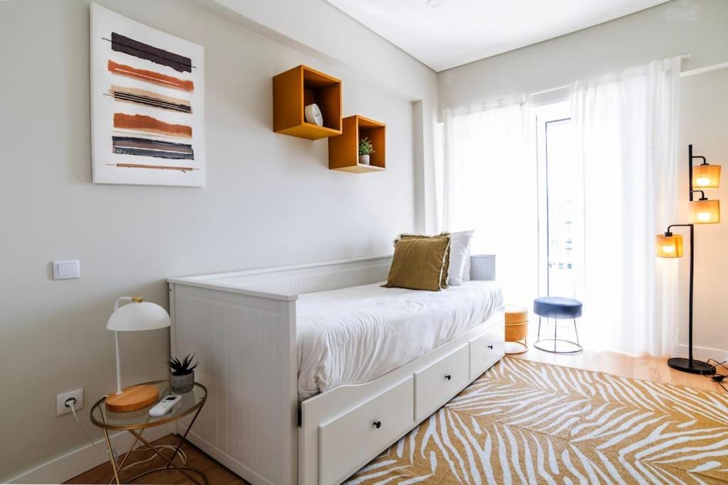 New - Luxury & Bright Apartment 리스본 외부 사진